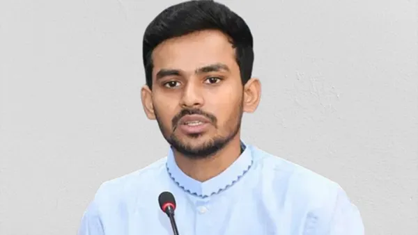 হাঁসের মাংস খেতে নীলা মার্কেটে যান আসিফ মাহমুদ 