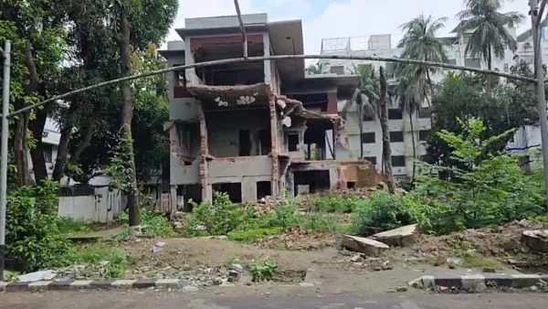 ধানমণ্ডি ৩২ নম্বরে সতর্ক অবস্থানে পুলিশ (ভিডিও)