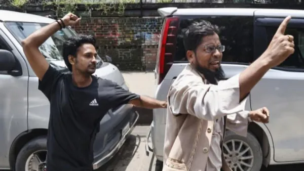 ধানমন্ডি ৩২ নম্বরে এসে মার খেলেন ‘ভাইরাল সিদ্দিক’ 