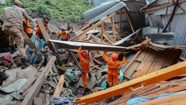 পাকিস্তান, কাশ্মীর ও নেপালে ৩ শতাধিক লোকের মৃত্যু