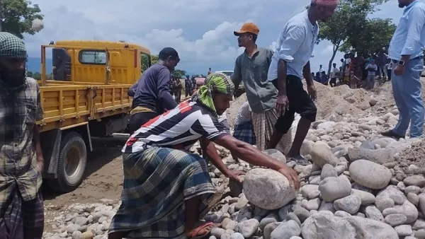 সিলেটে পাথর লুটের ঘটনায় গ্রেপ্তার ৫