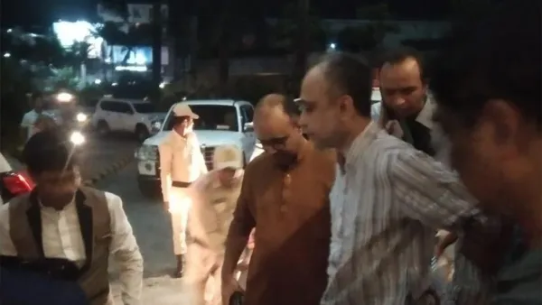 সংস্কৃতিবিষয়ক উপদেষ্টা হঠাৎ অসুস্থ, এয়ার এ্যাম্বুলেন্সে ঢাকায় প্রেরণ