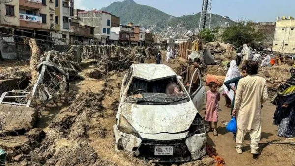 পাকিস্তানে ভয়াবহ বন্যায় মৃতের সংখ্যা বেড়ে ৩৪০