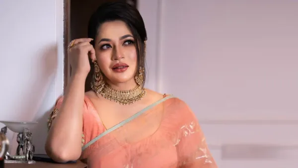 ‘শেখ হাসিনার মতো হওয়ার চেষ্টা করবেন না’