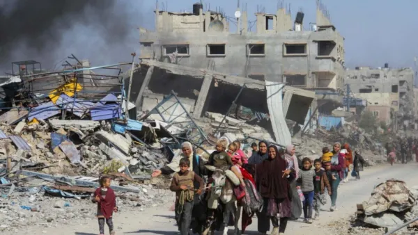 গাজায় ইসরায়েলের তীব্র হামলা, বাসস্থান ত্যাগ করতে বাধ্য হচ্ছেন ক্ষুধার্ত ফিলিস্তিনিরা