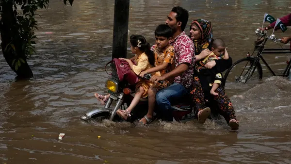 ছবিতে পাকিস্তানের ভয়াবহ বন্যা