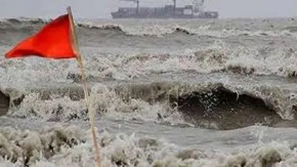 উপকূলজুড়ে ৩ নম্বর সতর্ক সংকেত
