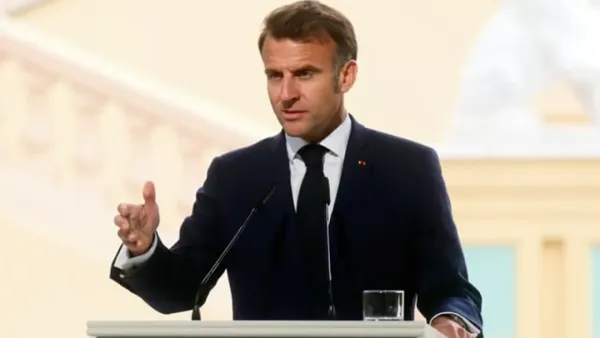 রাশিয়ার বিরুদ্ধে নিষেধাজ্ঞা আরোপের আহ্বান ফ্রান্সের