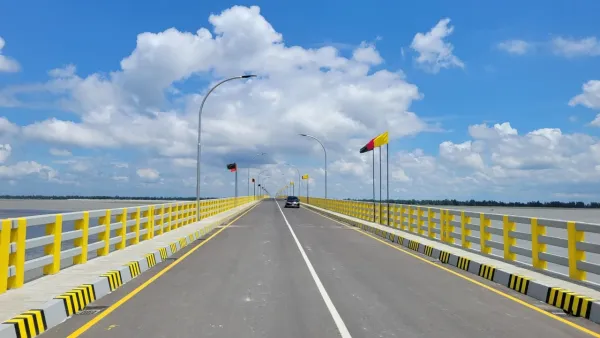 বহুল প্রত্যাশিত মওলানা ভাসানী সেতুতে চলাচল শুরু 