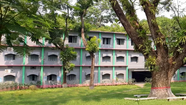 পরীক্ষা দিতে গিয়ে কলেজছাত্রীর মৃত্যু