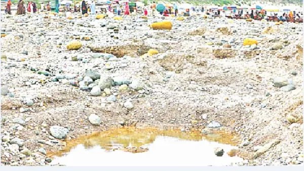 প্রশাসনের কেউ বাকি নেই পাথর লুটে 