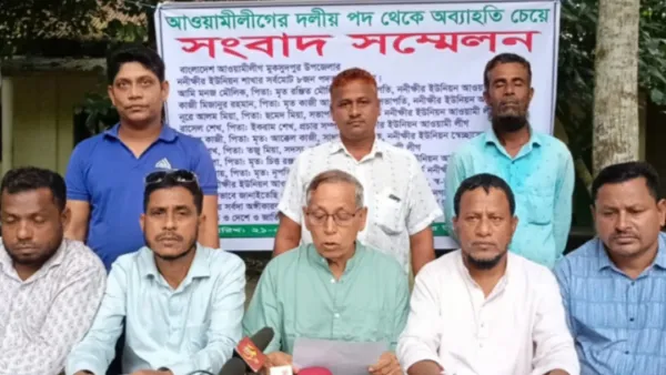 আওয়ামী লীগের ৮ নেতার পদত্যাগ