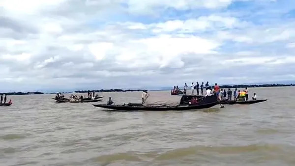 কনে দেখতে যাওয়ার পথে ডুবে গেল নৌকা