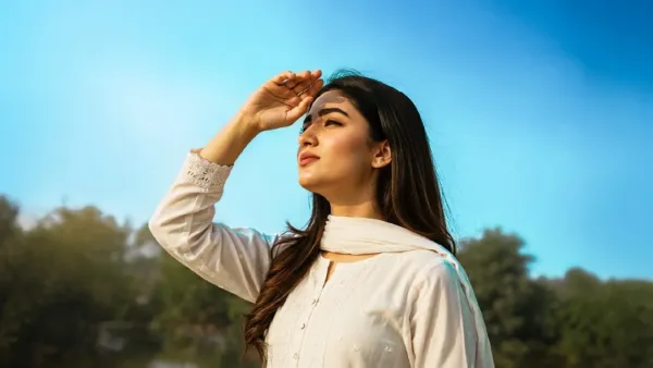 রোদ থেকে ত্বক বাঁচাতে সানস্ক্রিন