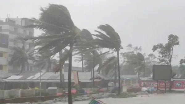 দুপুরের মধ্যে ৬০ কিলোমিটার বেগে ঝড়ের আভাস