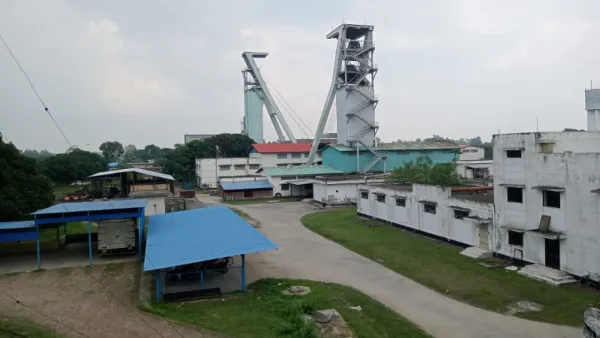 বিস্ফোরকের অভাবে মধ্যপাড়া খনি থেকে পাথর উত্তোলন বন্ধ