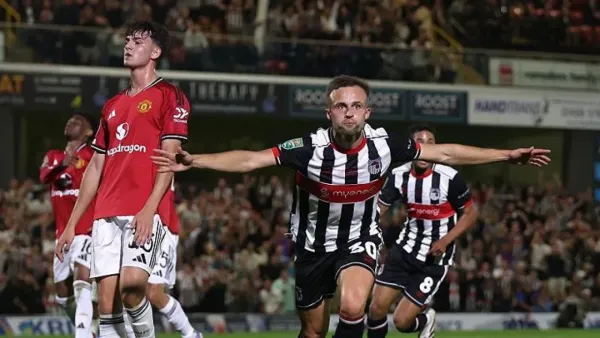 ২৬ শটের নাটকীয় টাইব্রেকার শেষে চতুর্থ স্তরের দলের কাছে ম্যানইউর হার