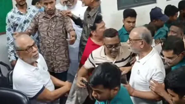 ডিআরইউতে অবরুদ্ধ লতিফ সিদ্দিকীকে বের করে নিয়ে গেল পুলিশ