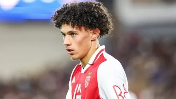 ফ্রান্স দলে প্রথমবার জায়গা পেলেন আকিউস