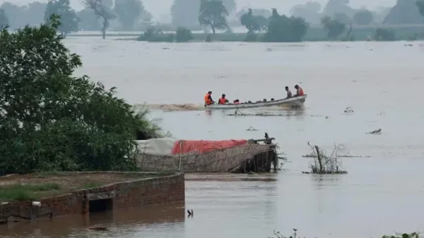 ভারতের ছাড়া পানিতে ডুবছে পাকিস্তান, ৩৩ জনের মৃত্যু