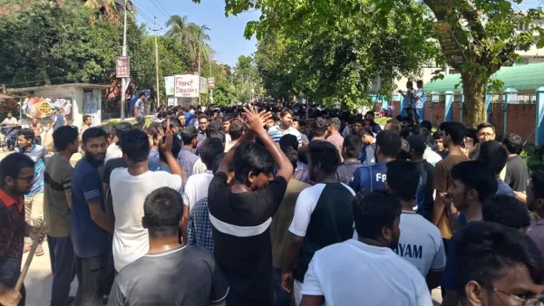 হল ত্যাগের নির্দেশ প্রত্যাখ্যান করে বাকৃ‌বি শিক্ষার্থীদের বিক্ষোভ