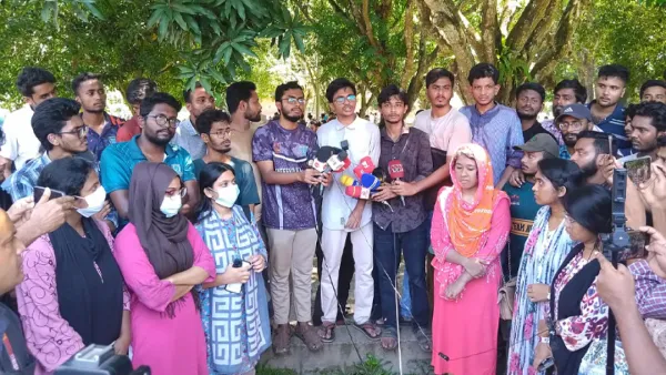 দুপুর ২টার মধ্যে হল ত্যাগের আদেশ তুলে নিতে আ‌ল্টি‌মেটাম 