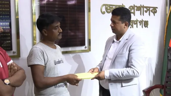 সিদ্ধিরগঞ্জে অগ্নিকাণ্ডে নিহত-আহতদের পরিবারকে আর্থিক অনুদান প্রদান