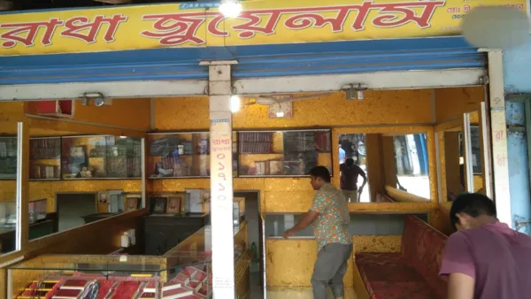 তারাগঞ্জে ছাদ কেটে স্বর্ণের দোকানে চুরি