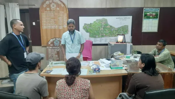 জাবিতে গাঁজা সেবনকালে ৩ শিক্ষার্থী আটক