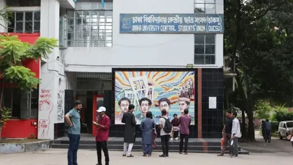 ছুটির দিনে জমজমাট প্রচার