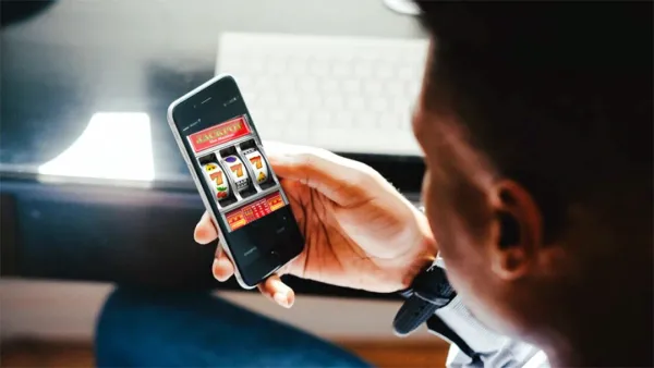 অনলাইনে জুয়ার ফাঁদ, নিঃস্ব হাজারও মানুষ