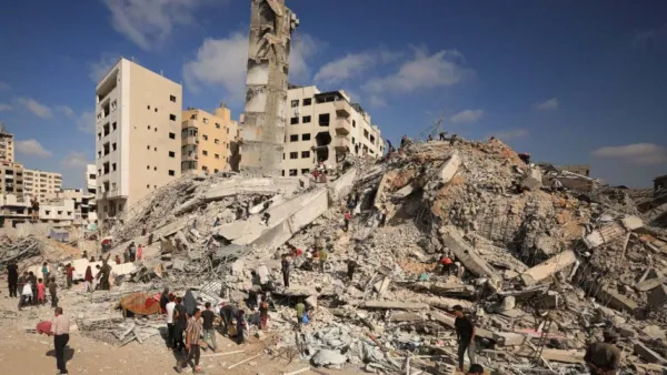 ধ্বংস করা হচ্ছে বহুতল ভবন