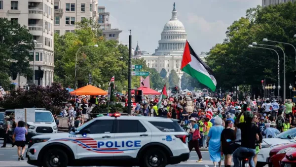 ওয়াশিংটন ডিসিতে ট্রাম্পের সেনা মোতায়েনে বিক্ষোভ, গ্রেপ্তার অনেকে