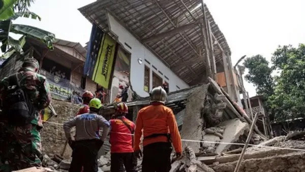 ইন্দোনেশিয়ায় ঈদে মিলাদুন্নবীর অনুষ্ঠানের সময় ভবন ধস, নিহত ৩