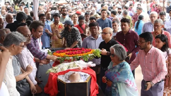 বদরুদ্দীন উমরের মরদেহে সর্বস্তরের মানুষের শ্রদ্ধা 