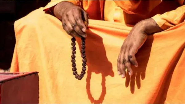 ভারতে ‘ভুয়া বাবা’ ধরতে অভিযান, বাংলাদেশি গ্রেপ্তার