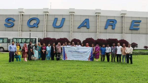 এআইইউবি-এর পাবলিক হেলথ বিভাগের স্কয়ার ফার্মায় ফিল্ড ট্রিপ অনুষ্ঠিত