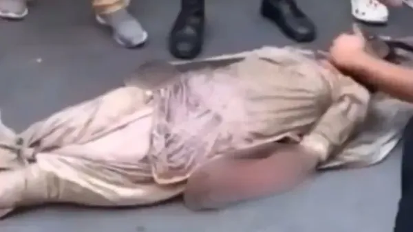 নেপালের সাবেক প্রধানমন্ত্রীর স্ত্রীকে পুড়িয়ে হত্যা