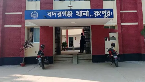 চুরি করতে গিয়ে আটক গ্রামপুলিশ