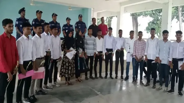 জয়পুরহাটে ঘুষ-তদবির ছাড়া পুলিশে নাম লেখালেন তারা