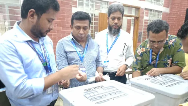 কয়েক হলে ভোটারদের হাতে দেওয়া হয়নি অমোচনীয় কালি 