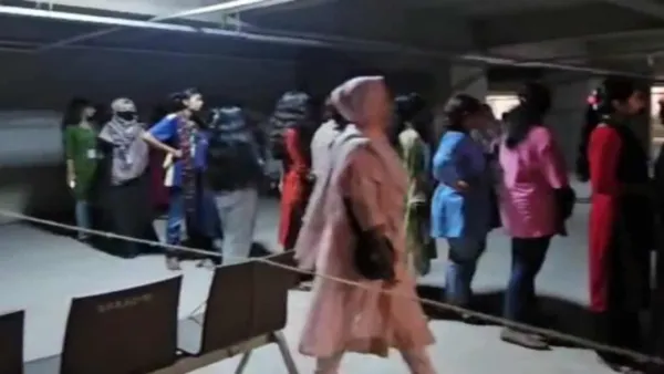 ছাত্রীদের হলে পুরুষ সাংবাদিকদের প্রবেশে বাধা 