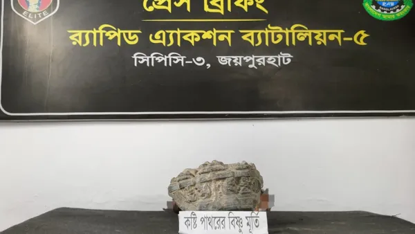 নওগাঁয় ৪০ লাখ টাকার কষ্টিপাথরের বিষ্ণুমূর্তি উদ্ধার