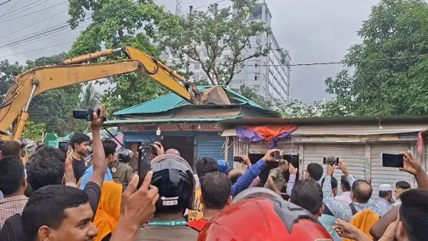 কালিয়াকৈরে বনবিভাগের উচ্ছেদ অভিযান 