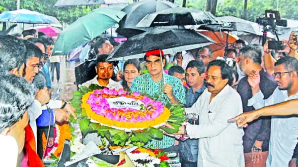 ফুলেল শ্রদ্ধা ও ভালোবাসায়  ফরিদা পারভীনের বিদায়