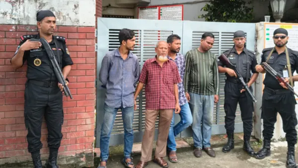 আগারগাঁও পাসপোর্ট অফিসে দালাল বিরোধী অভিযানে র‌্যাব