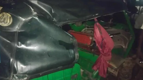 ট্রাকের ধাক্কায় অটোরিকশা যাত্রী মা-মেয়ে নিহত