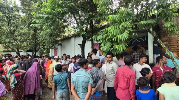 প্রবাসীর স্ত্রী-ছেলেকে কুপিয়ে হত্যা, মালামাল লুট 