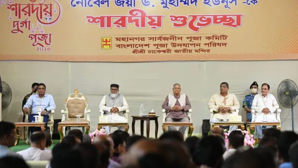 ঢাকেশ্বরী মন্দির পরিদর্শনে প্রধান উপদেষ্টা