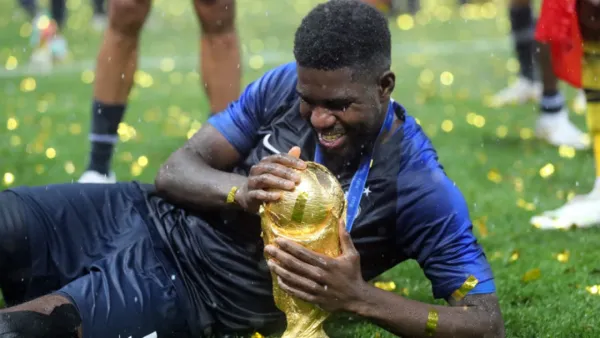 ৩১ বছরেই ফুটবলকে বিদায় ফ্রান্সের বিশ্বকাপজয়ীর